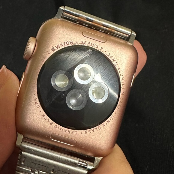 Apple Watch Series 3 *includes charger* - Picture 5 of 5